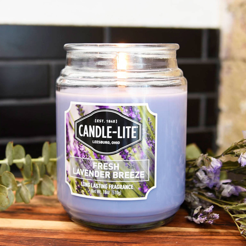 Candela grande profumata alla lavanda in vetro Fresh Lavender Breeze Candle-lite 510 g
