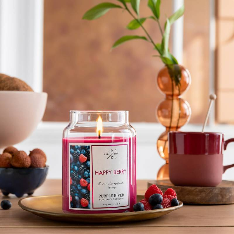 Grande bougie parfumée de soja dans en verre fruits des bois Happy Berry Purple River 623 g