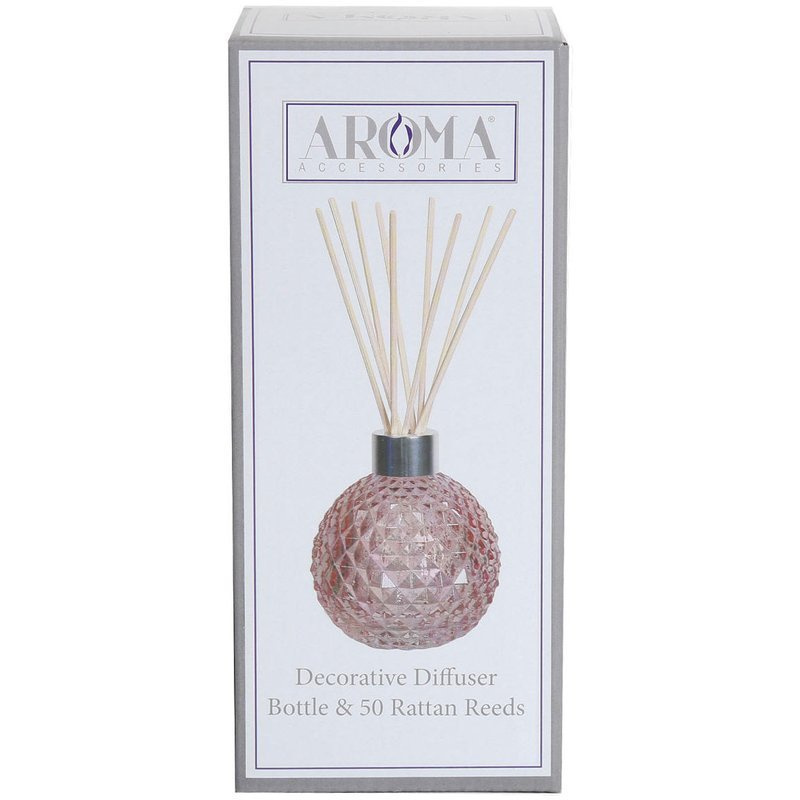 Bouteille vide rose avec bâtonnets diffuseurs dans une boîte à Woodbridge Candle