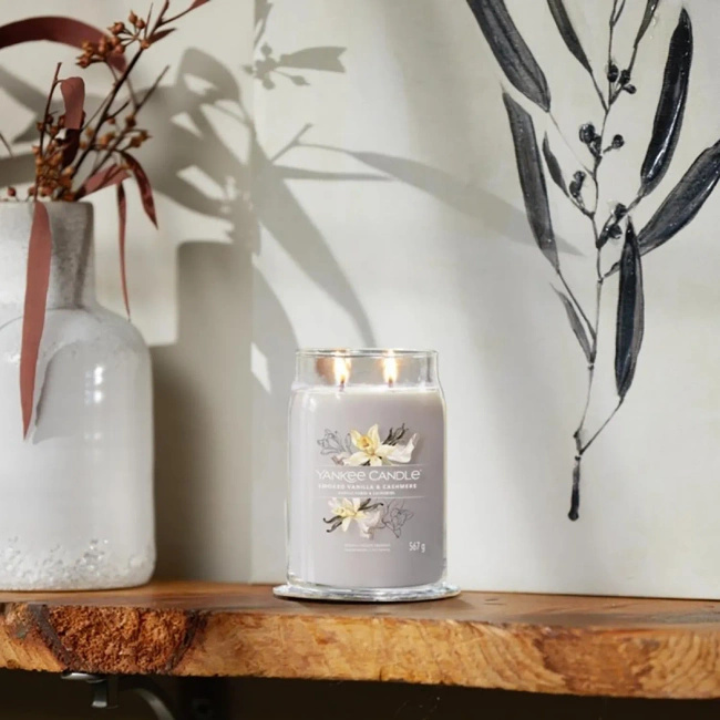Yankee Candle Signature duża malinowa świeca zapachowa w szklanym słoju 567 g - Red Raspberry