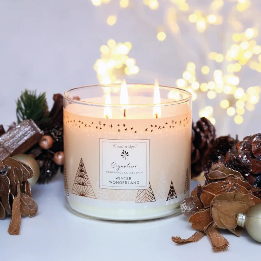 Woodbridge Signature Collection large 3-wick scented candle in glass 410 g - Winter Wonderland