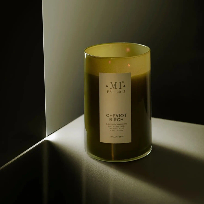 Bougie parfumée au soja, parfum sophistiqué et masculin, Colonial Candle, 623 g 22 oz - Cheviot Birch