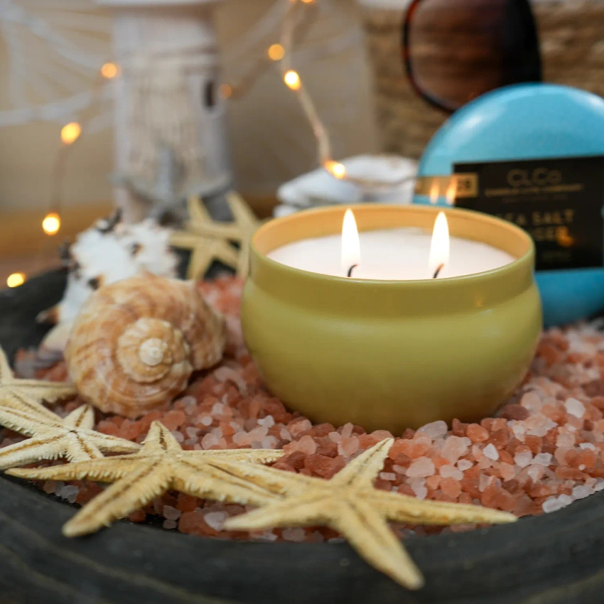 Candela profumata in scatola di metallo con due stoppini Sale marino Zenzero Candle-lite 177 g